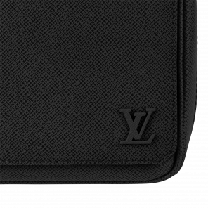 Louis Vuitton District PM Messenger